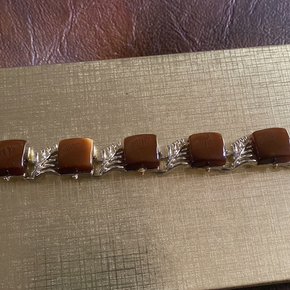 Coro Moonglow Lucite Gold Necklace - Picture 13 of 13